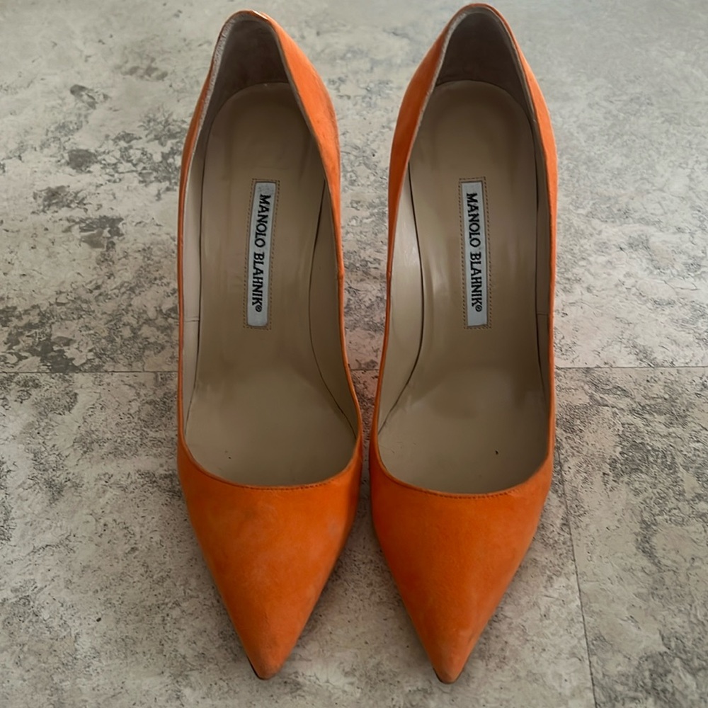 Manolo classic orange suede pumps
